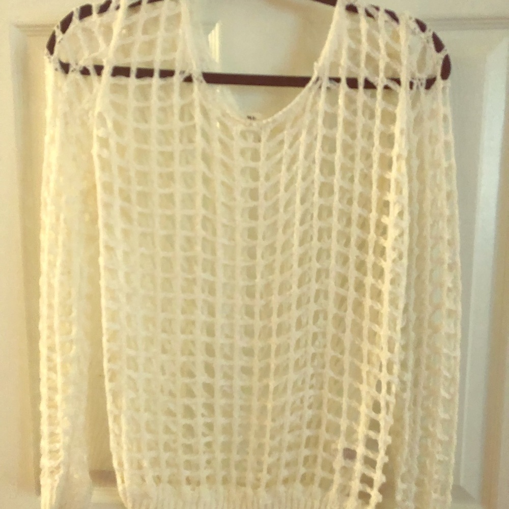 Long sleeve key hole knit sweater